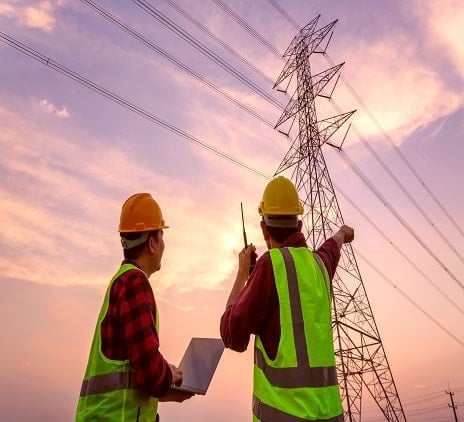 homem em Industria eletrica